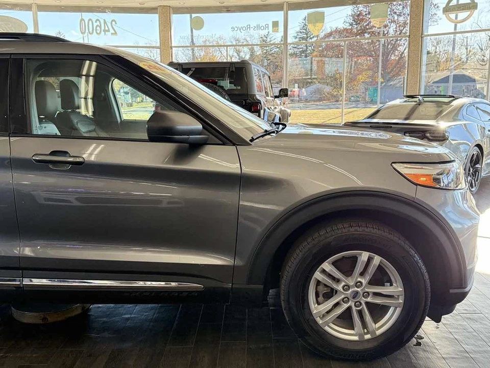 2024 Ford Explorer 6th Gen - Image 17 of 31