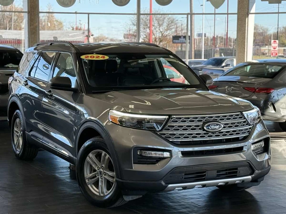 2024 Ford Explorer 6th Gen - Image 2 of 31