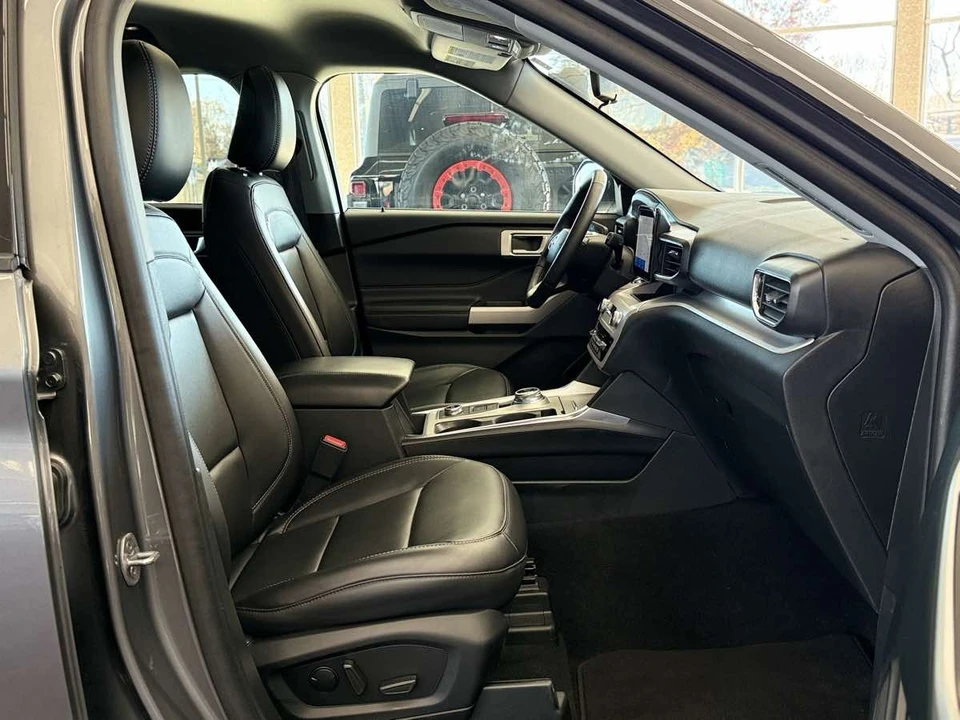 2024 Ford Explorer 6th Gen - Image 27 of 31