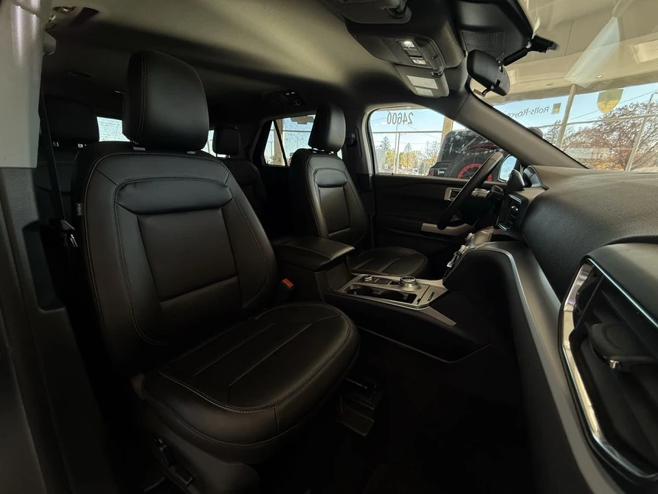 2024 Ford Explorer 6th Gen - Image 28 of 31