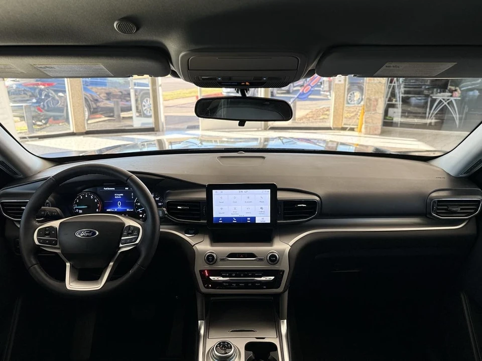 2024 Ford Explorer 6th Gen - Image 30 of 31