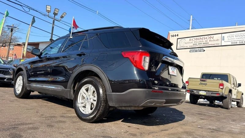 2024 Ford Explorer 6th Gen - Image 8 of 12