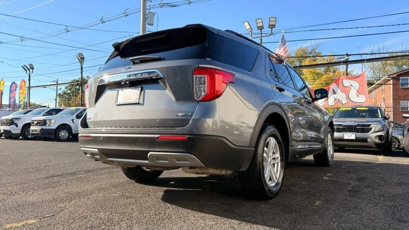 2024 Ford Explorer 6th Gen - Image 9 of 12