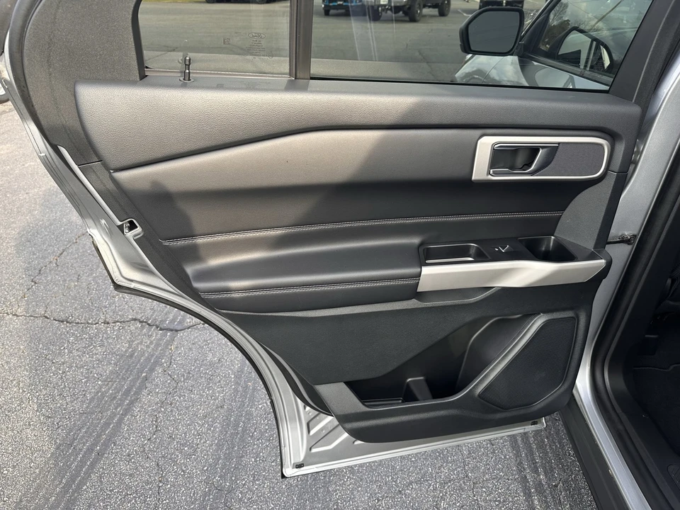 2024 Ford Explorer 6th Gen - Image 11 of 12