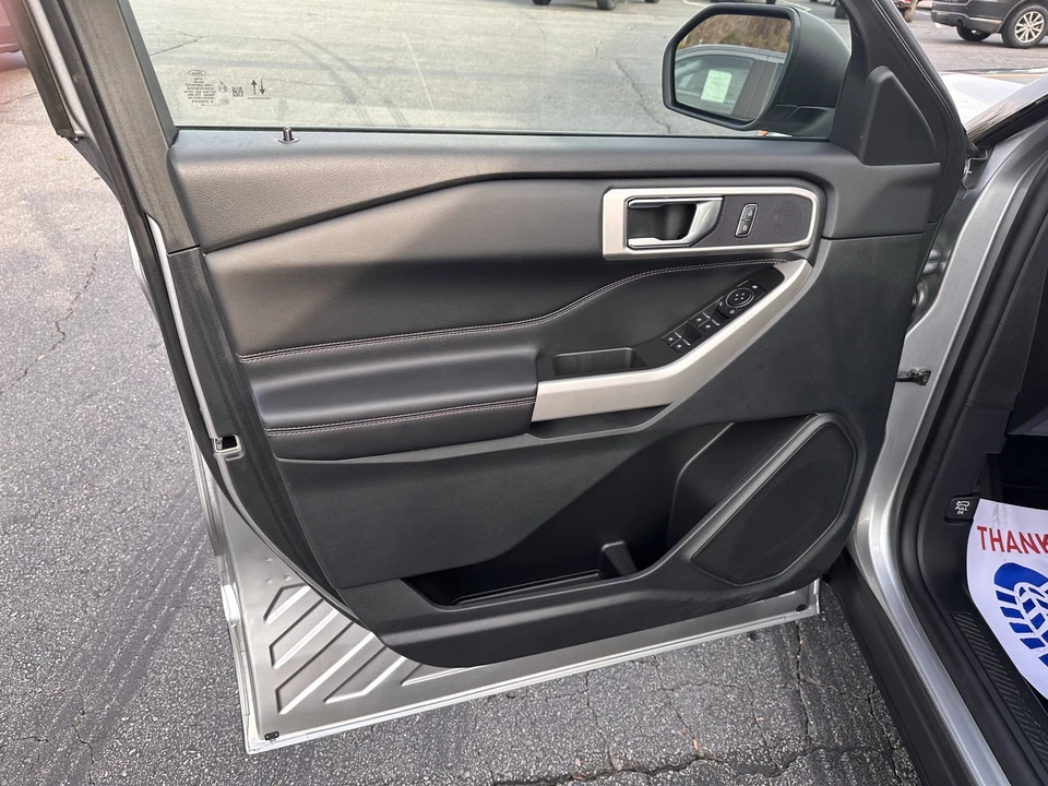 2024 Ford Explorer 6th Gen - Image 9 of 12