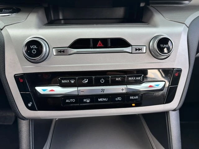 2024 Ford Explorer 6th Gen - Image 16 of 21