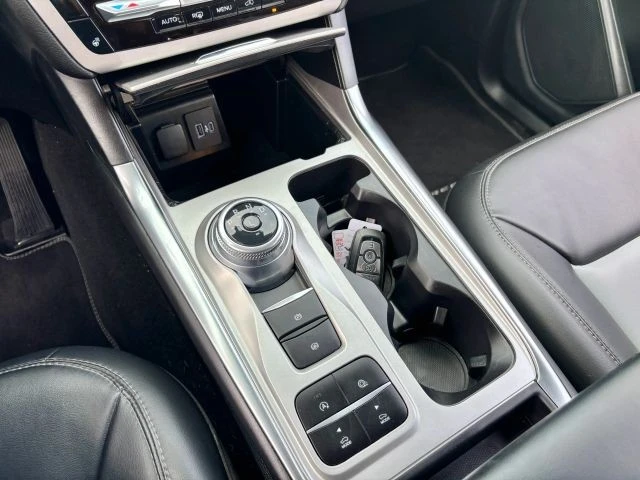 2024 Ford Explorer 6th Gen - Image 17 of 21