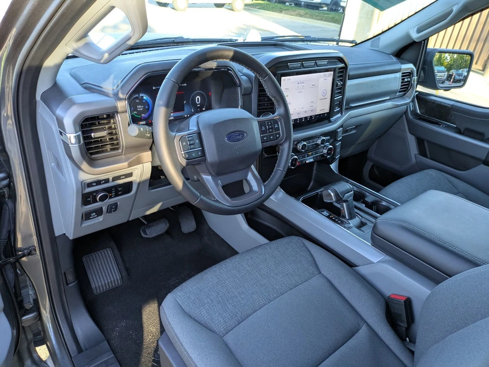 2024 Ford F-150 Lightning 14th Gen - Image 15 of 21