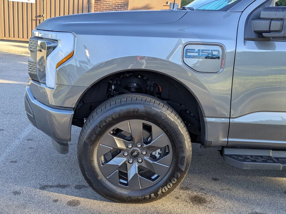 2024 Ford F-150 Lightning 14th Gen - Image 11 of 21