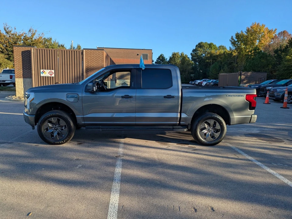 2024 Ford F-150 Lightning 14th Gen - Image 7 of 21