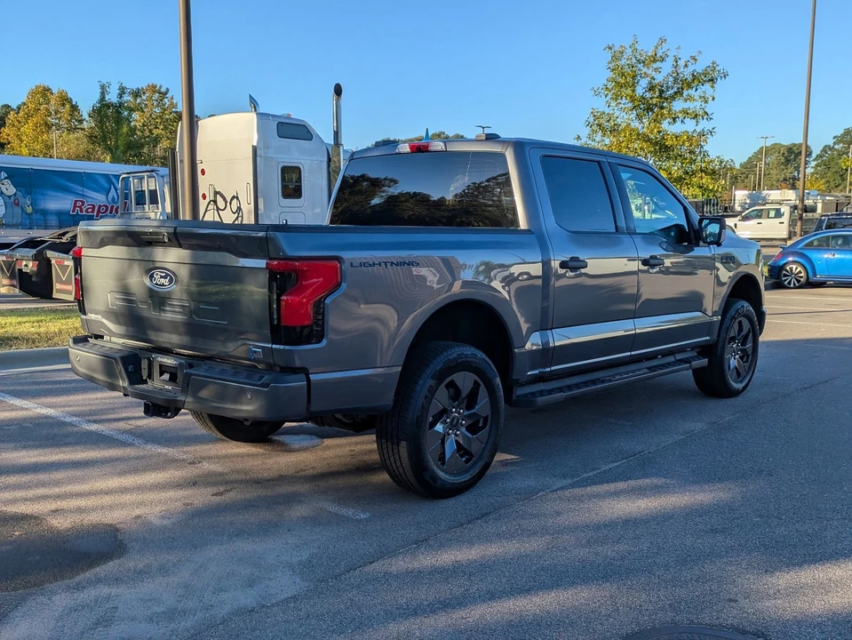 2024 Ford F-150 Lightning 14th Gen - Image 4 of 21