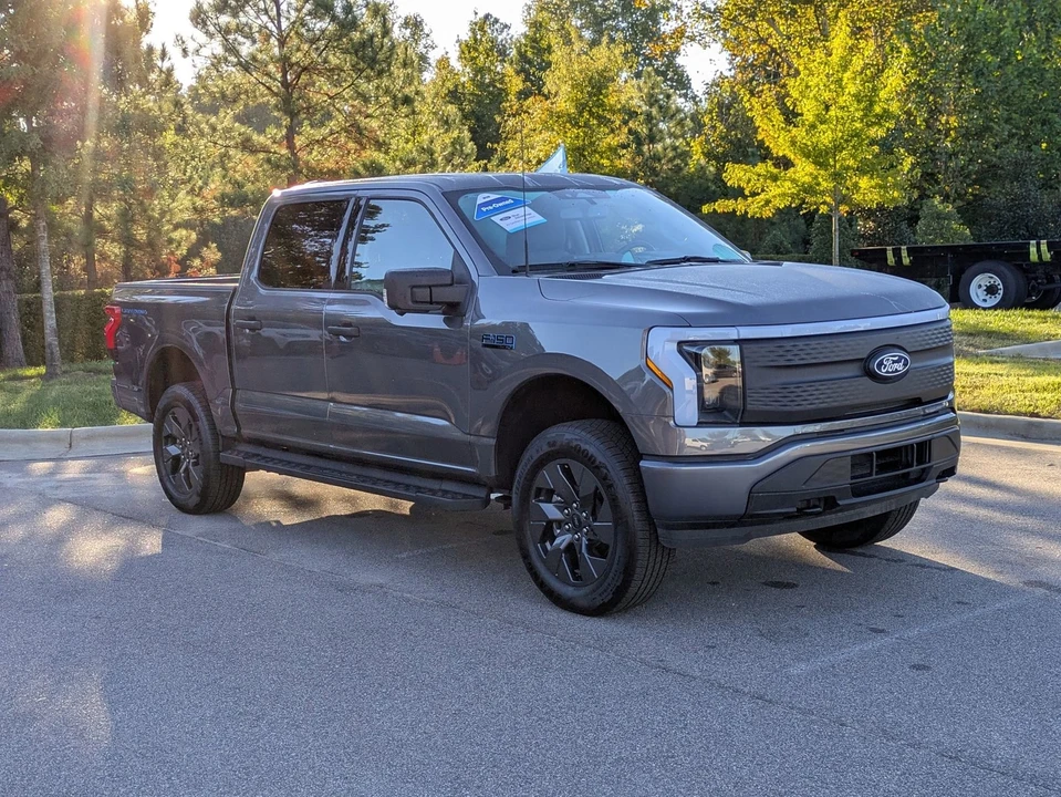 2024 Ford F-150 Lightning 14th Gen - Image 2 of 12