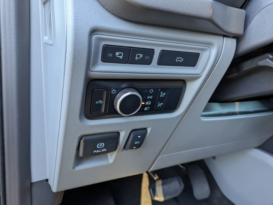 2024 Ford F-150 Lightning 14th Gen - Image 18 of 21