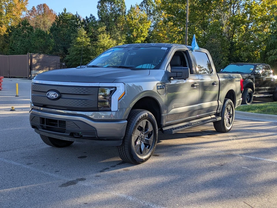 2024 Ford F-150 Lightning 14th Gen - Image 8 of 21