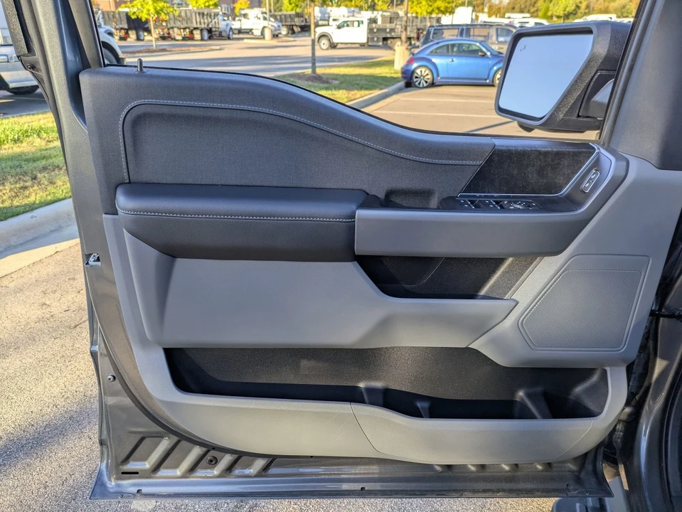 2024 Ford F-150 Lightning 14th Gen - Image 16 of 21