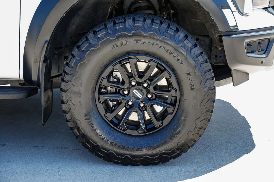 2024 Ford F-150 Raptor 14th Gen - Image 9 of 31
