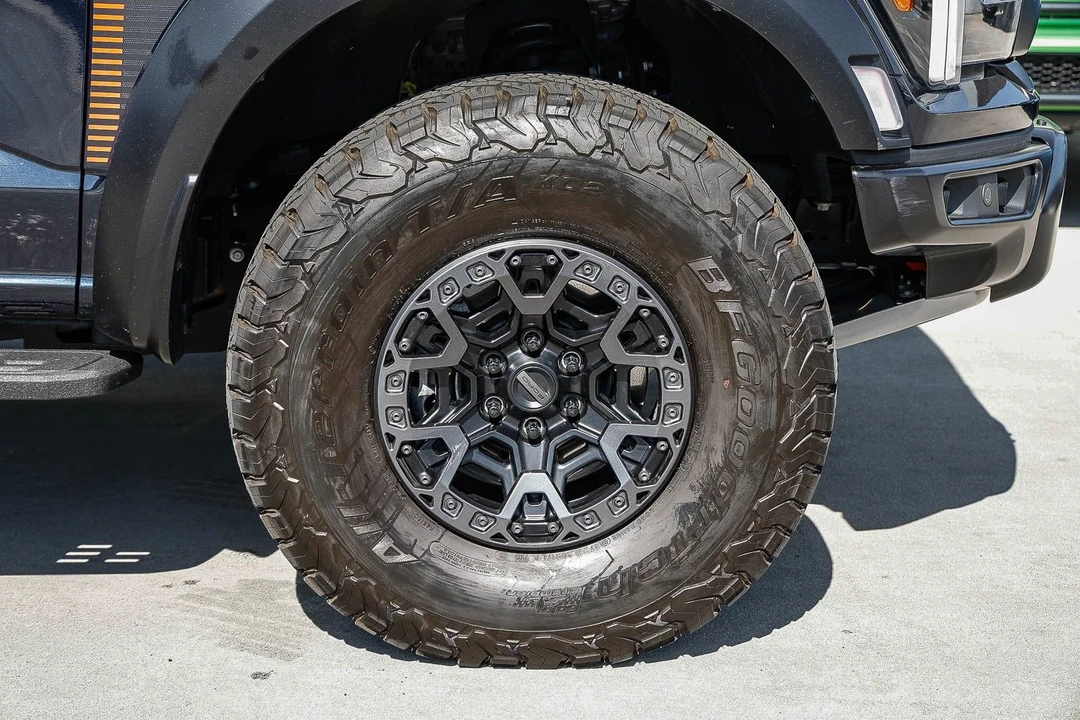 2024 Ford F-150 Raptor 14th Gen - Image 9 of 31