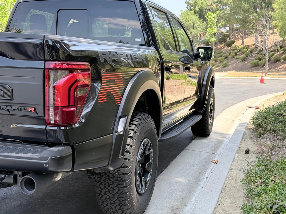 2024 Ford F-150 Raptor 14th Gen - Image 24 of 31