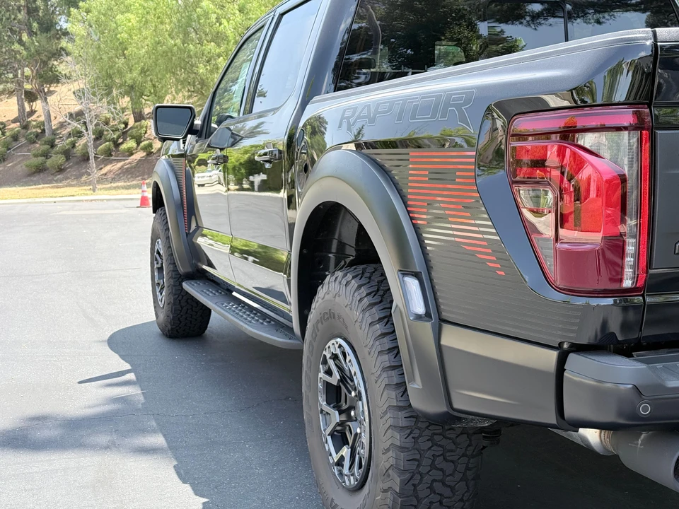 2024 Ford F-150 Raptor 14th Gen - Image 21 of 31