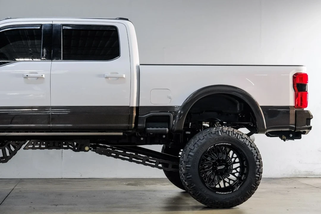 2024 Ford Super Duty 5th Gen - Image 19 of 21