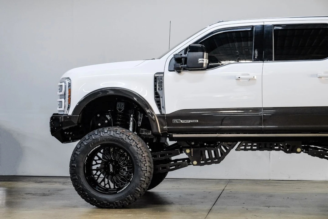 2024 Ford Super Duty 5th Gen - Image 17 of 21
