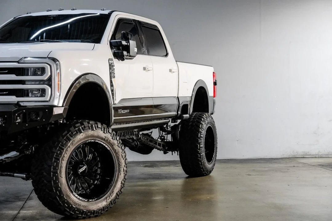 2024 Ford Super Duty 5th Gen - Image 9 of 12