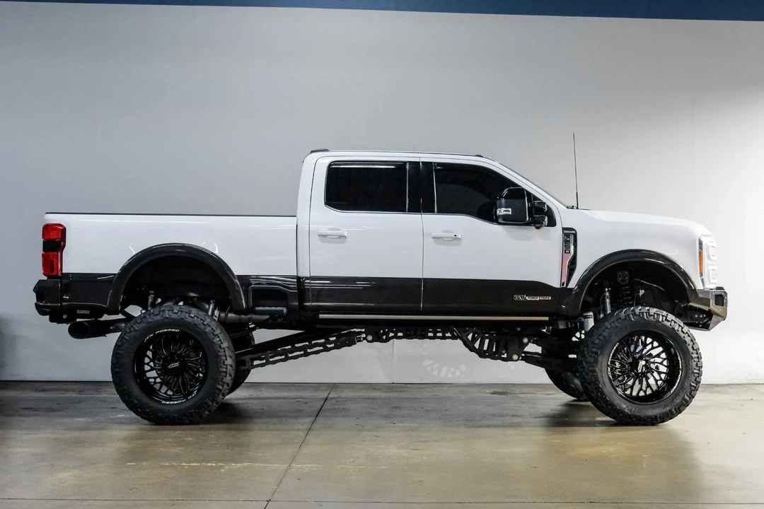 2024 Ford Super Duty 5th Gen - Image 11 of 12