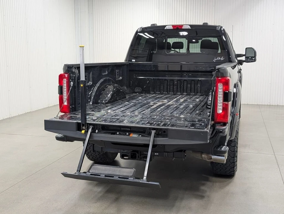 2024 Ford Super Duty 5th Gen - Image 28 of 31