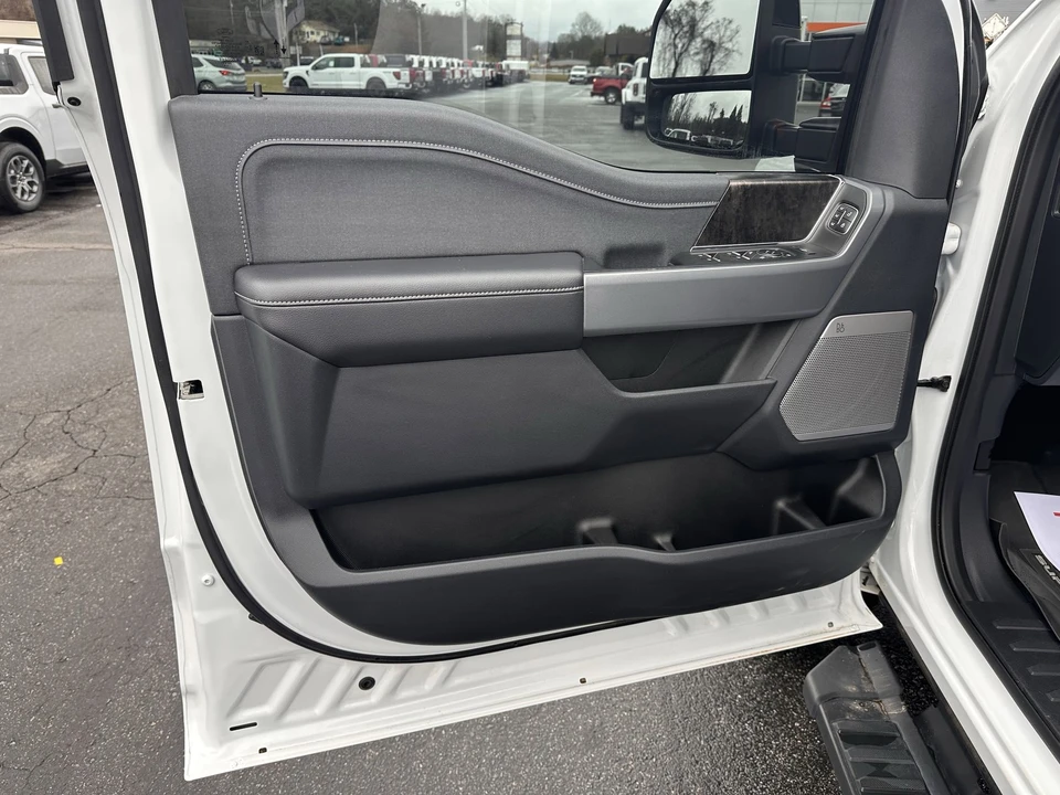 2024 Ford Super Duty 5th Gen - Image 10 of 12