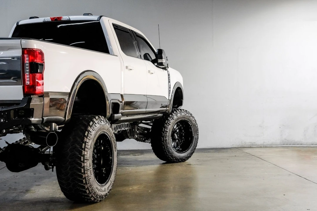 2024 Ford Super Duty 5th Gen - Image 14 of 21