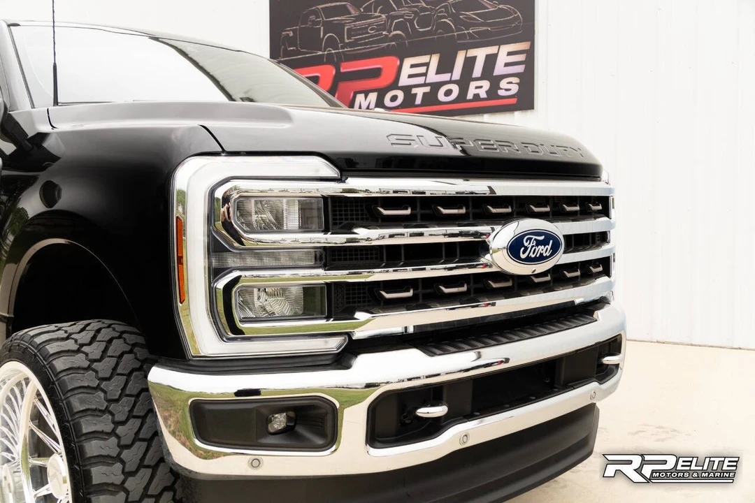 2024 Ford Super Duty 5th Gen - Image 17 of 31