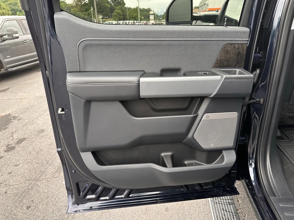 2024 Ford Super Duty 5th Gen - Image 14 of 31
