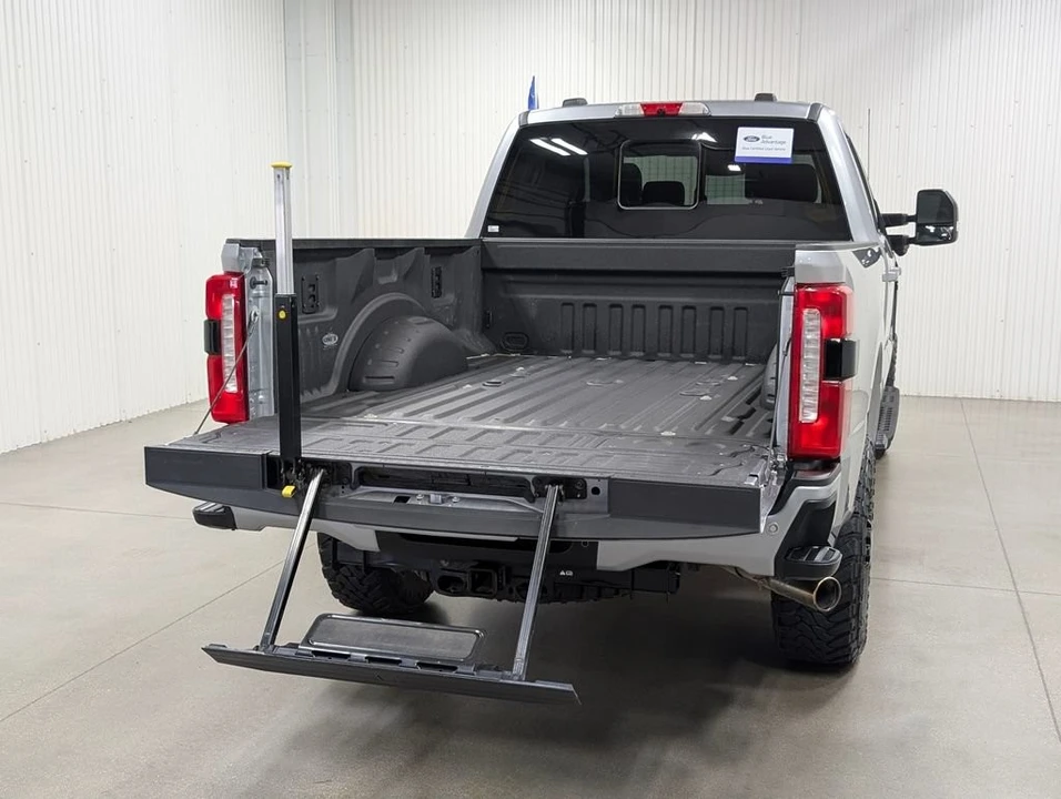 2024 Ford Super Duty 5th Gen - Image 28 of 31