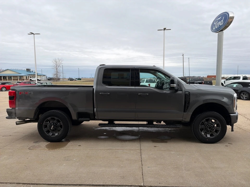 2024 Ford Super Duty 5th Gen - Image 17 of 31