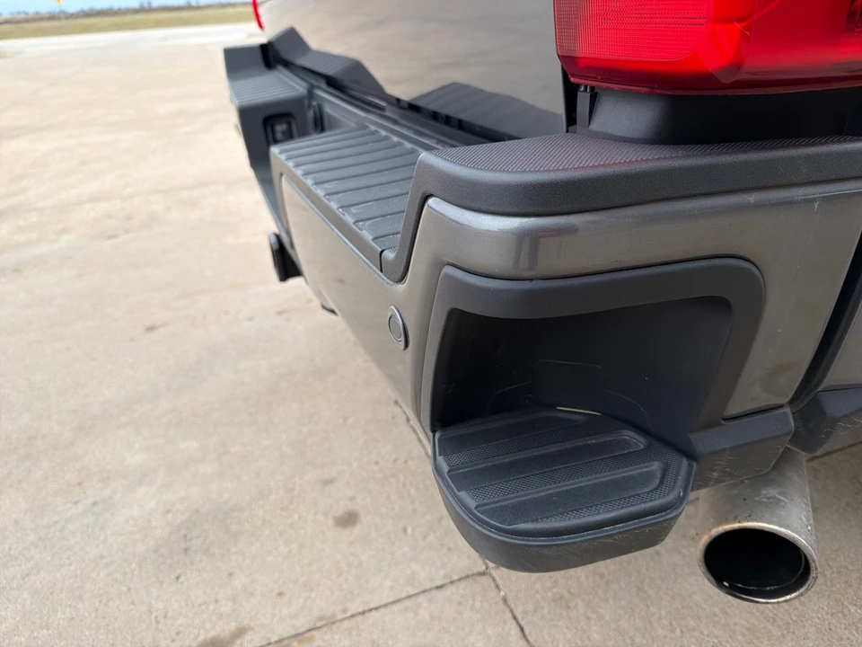 2024 Ford Super Duty 5th Gen - Image 15 of 21
