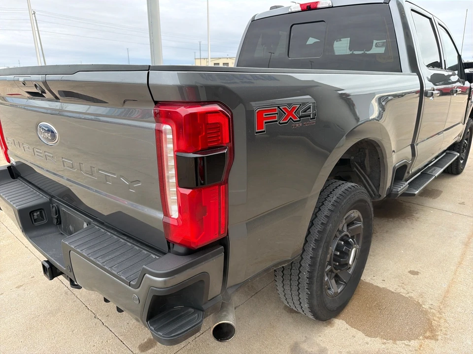 2024 Ford Super Duty 5th Gen - Image 14 of 31