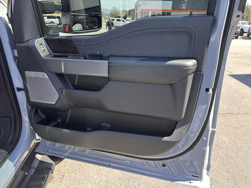 2024 Ford Super Duty 5th Gen - Image 13 of 30
