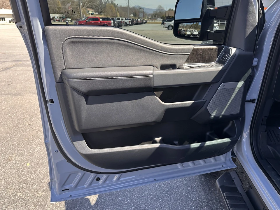 2024 Ford Super Duty 5th Gen - Image 9 of 30