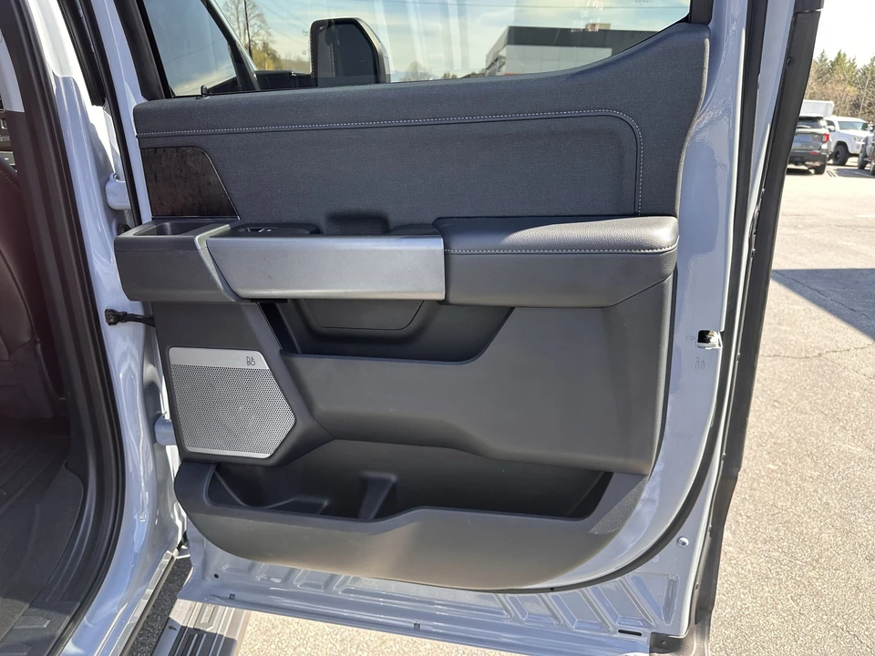 2024 Ford Super Duty 5th Gen - Image 15 of 30