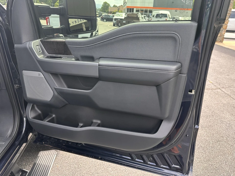 2024 Ford Super Duty 5th Gen - Image 15 of 31