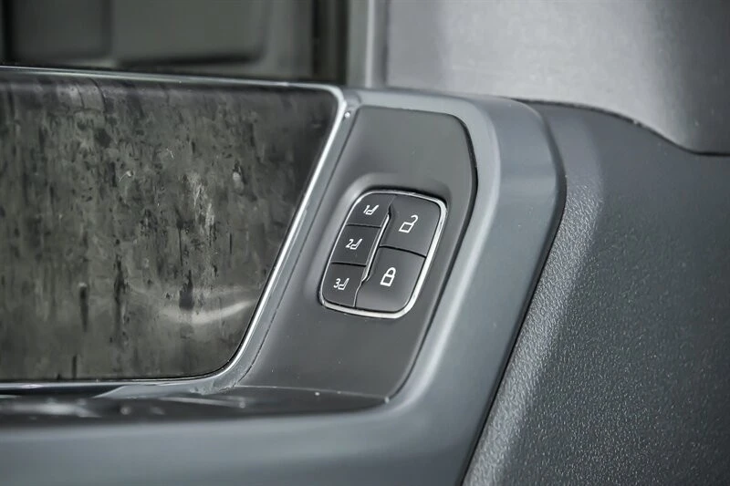2024 Ford Super Duty 5th Gen - Image 15 of 31