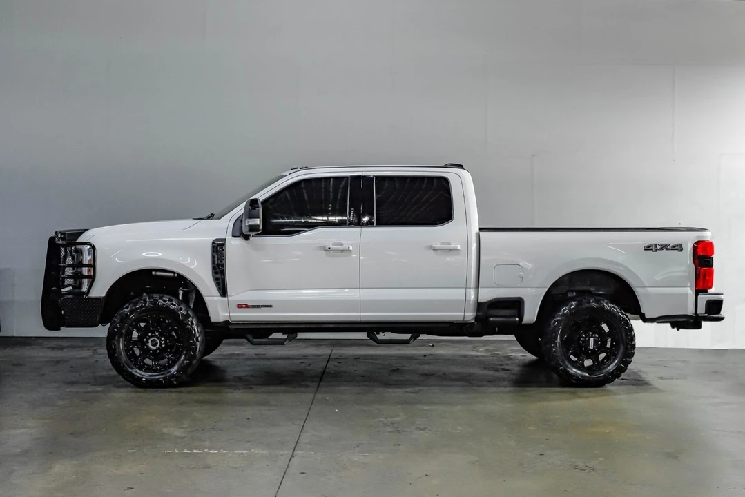2024 Ford Super Duty 5th Gen - Image 17 of 31