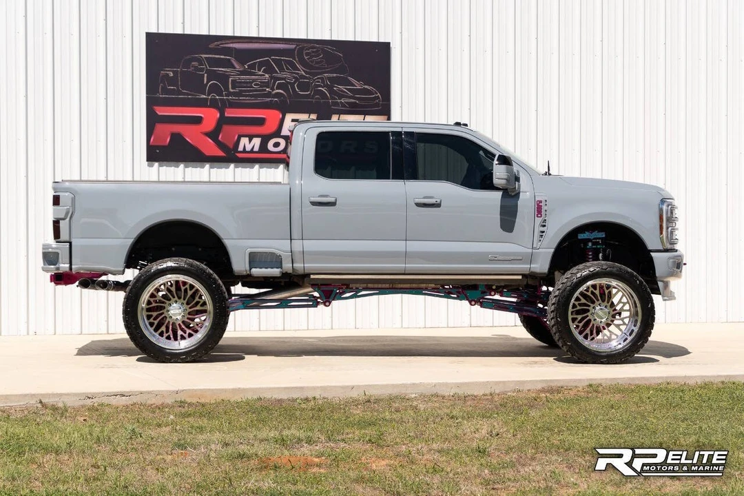 2024 Ford Super Duty 5th Gen - Image 9 of 31