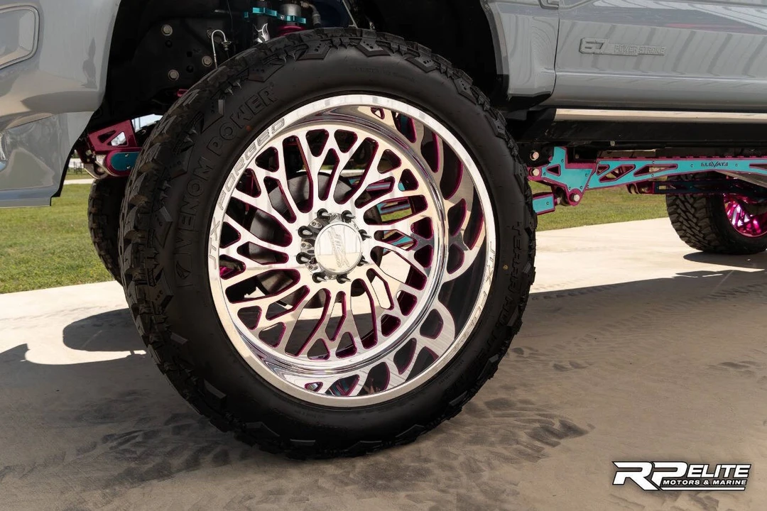 2024 Ford Super Duty 5th Gen - Image 28 of 31