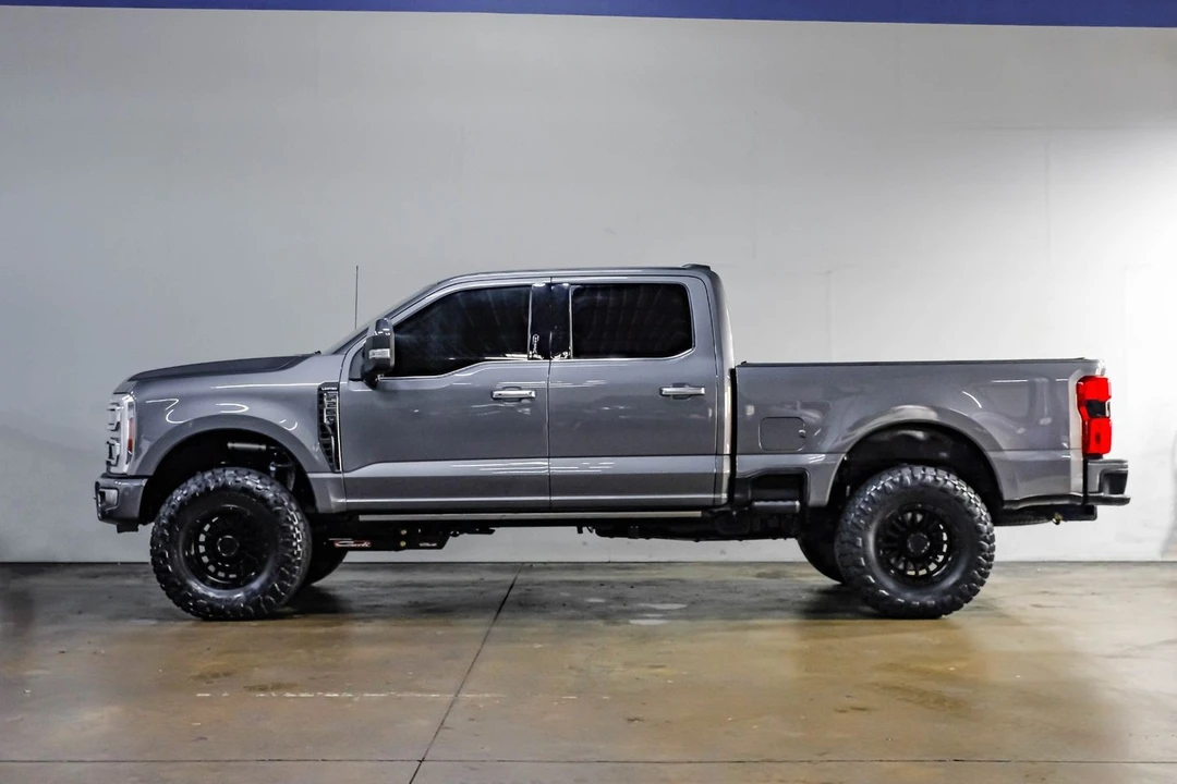 2024 Ford Super Duty 5th Gen - Image 16 of 31
