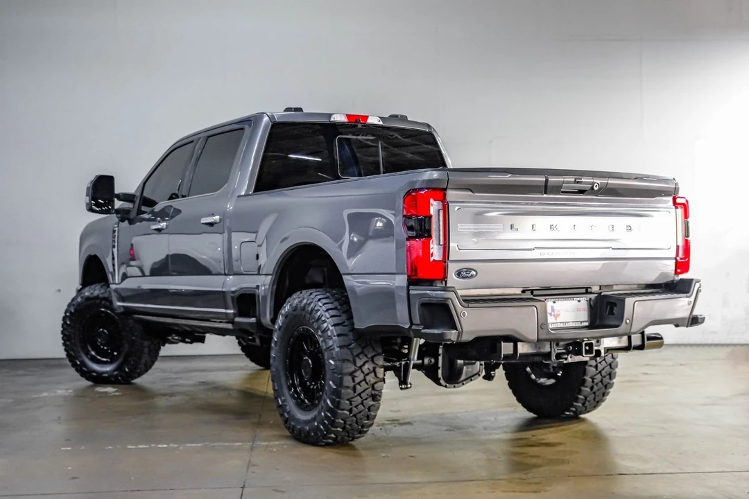 2024 Ford Super Duty 5th Gen - Image 15 of 31