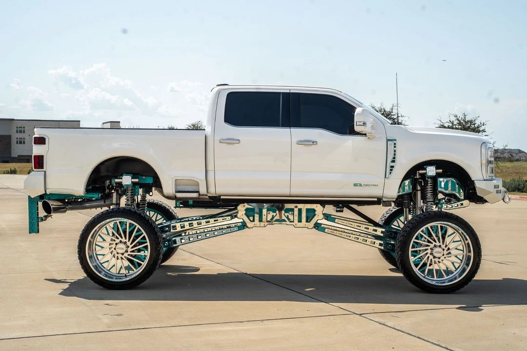 2024 Ford Super Duty 5th Gen - Image 11 of 31