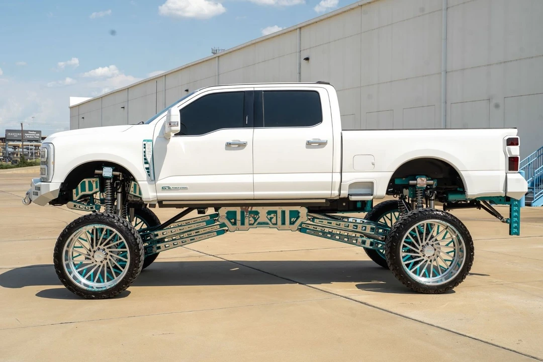 2024 Ford Super Duty 5th Gen - Image 7 of 31
