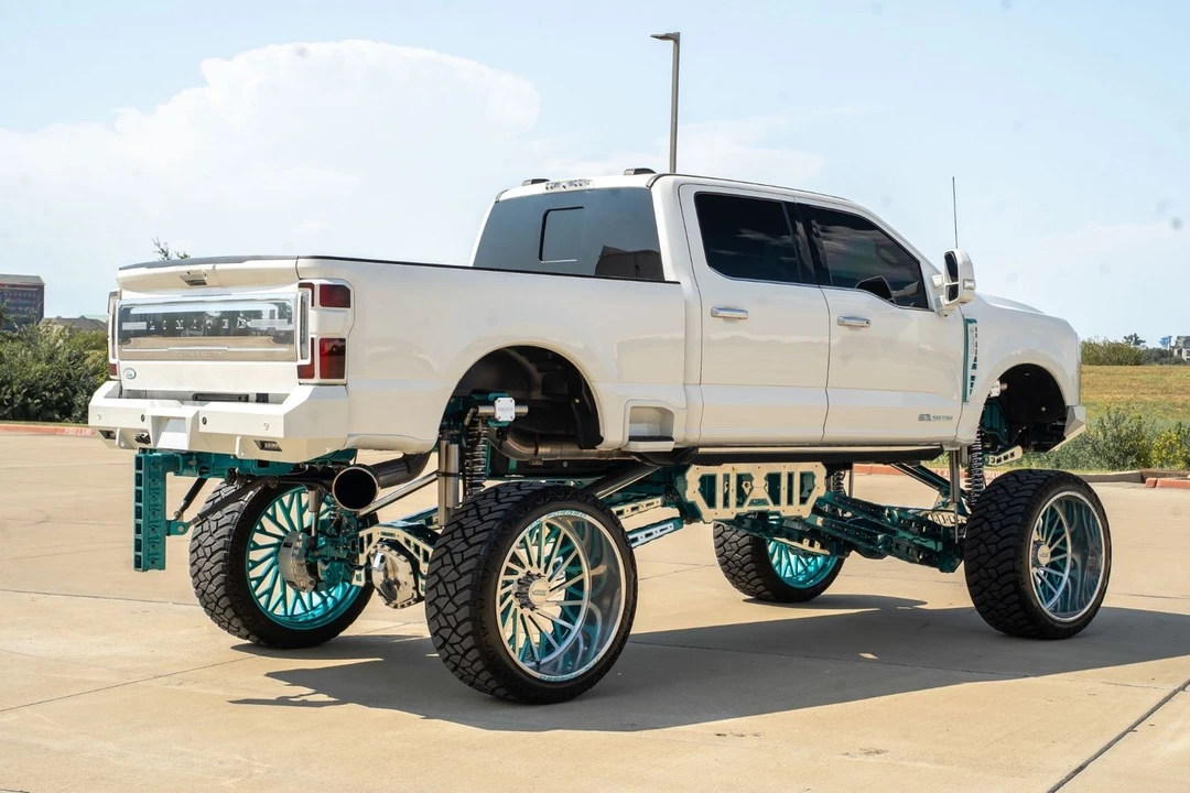 2024 Ford Super Duty 5th Gen - Image 12 of 31