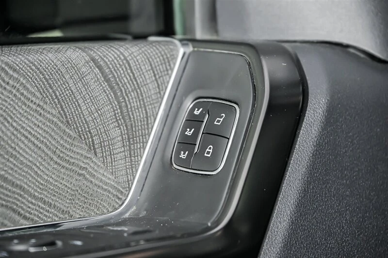 2024 Ford Super Duty 5th Gen - Image 15 of 31